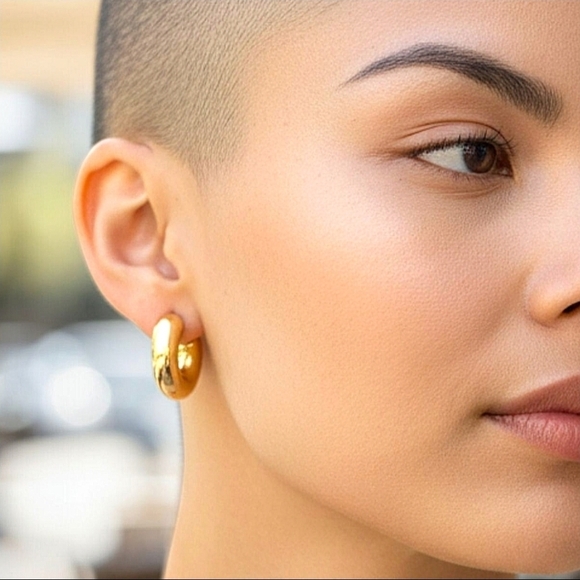 MADDEN NYC Gold Hoop C Shaped Chunky Hooped Pierced Earrings NWT - Picture 4 of 8